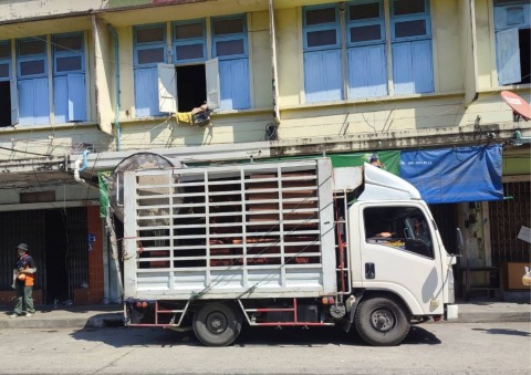 รับจ้างขนส่งสินค้าจากโกดังไปร้านค้า